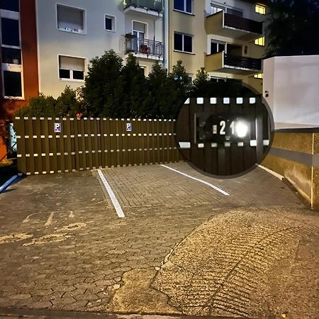 Living At Saarpartments -Adults Only- 2 Bedroom, Netflix - Business & Holiday Apartments For Long- And Short Term Stay, 3 Min To Train Station, Secure E-Bike Parking! Saarbrücken Eksteriør bilde