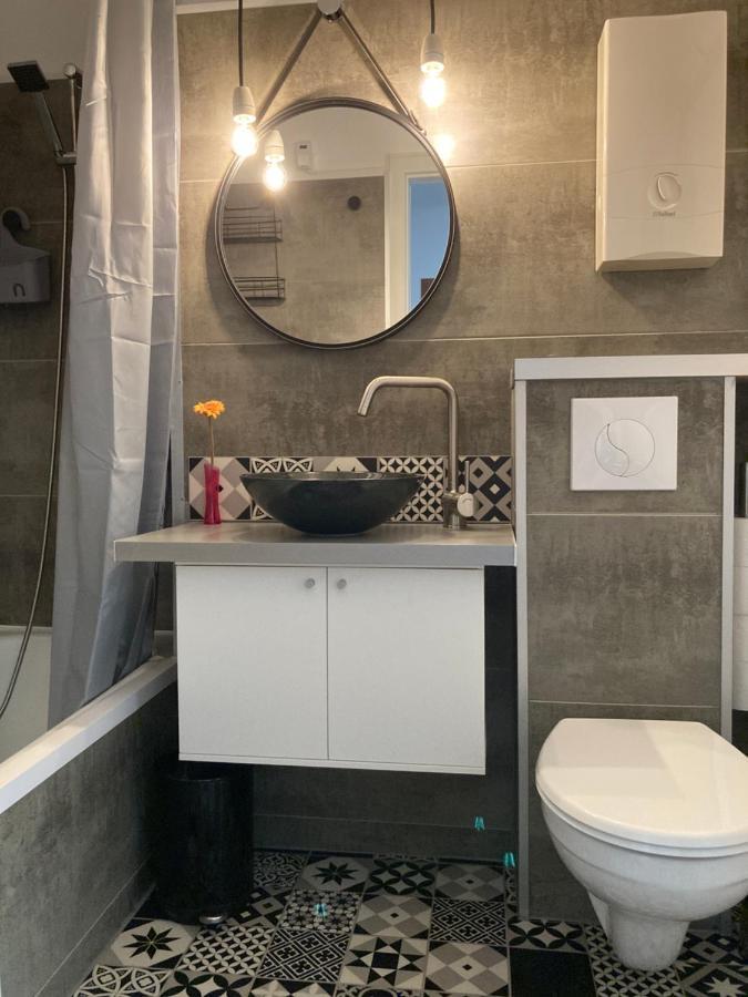 Living At Saarpartments -Adults Only- 2 Bedroom, Netflix - Business & Holiday Apartments For Long- And Short Term Stay, 3 Min To Train Station, Secure E-Bike Parking! Saarbrücken Eksteriør bilde