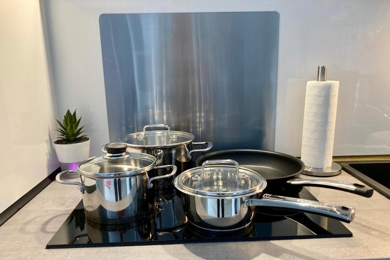Living At Saarpartments -Adults Only- 2 Bedroom, Netflix - Business & Holiday Apartments For Long- And Short Term Stay, 3 Min To Train Station, Secure E-Bike Parking! Saarbrücken Eksteriør bilde